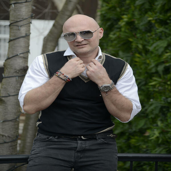 Imao Je Dugu Kosu I Malo Ko Bi Ga Prepoznao Evo Kako Je Aleksandar Milic Mili Izgledao Pre Vise Od 2 Decenije Foto