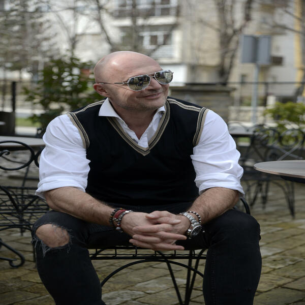 Imao Je Dugu Kosu I Malo Ko Bi Ga Prepoznao Evo Kako Je Aleksandar Milic Mili Izgledao Pre Vise Od 2 Decenije Foto