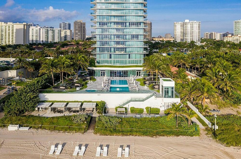 <p>Proslavljeni fudbalre Leo Mesi počastio se još jednom luksuznom nekretninom u Majamiju.</p>