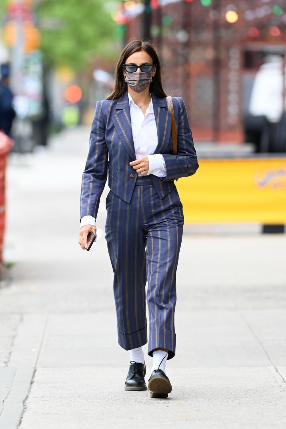 <p>Jedna od najpopularnijih manekenki sveta, Ruskinja<strong> Irina Šajk</strong>, glavna je na ulicama Njujorka, a skoro svakodnevno nas iznova oduševljava efektnim i trendi kombinacijama.</p>