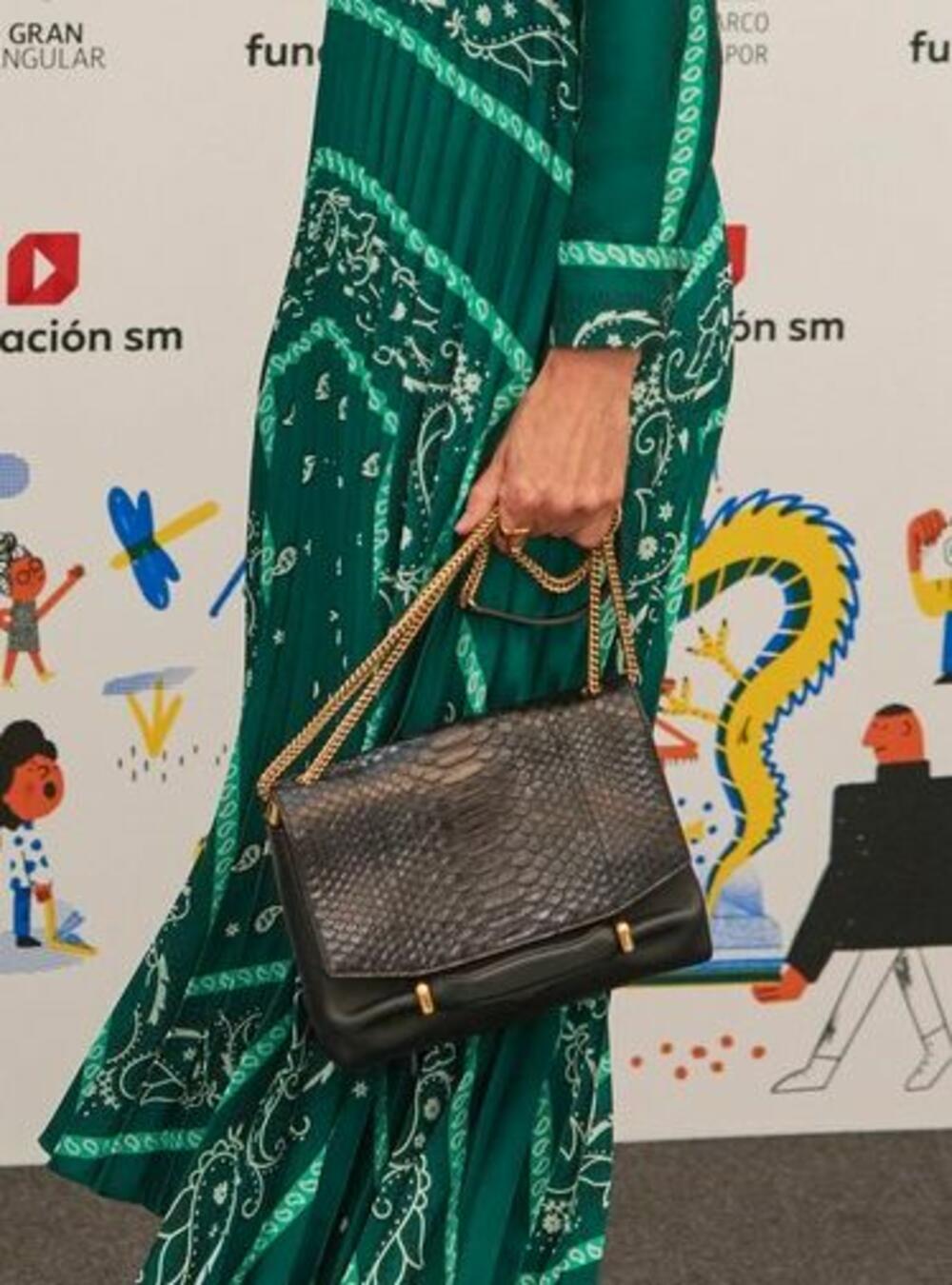<p><br />
Kraljica Španije i modne reciklaže još jednom je pokazala kako iskoristiti maksimum iz svog garderobera</p>