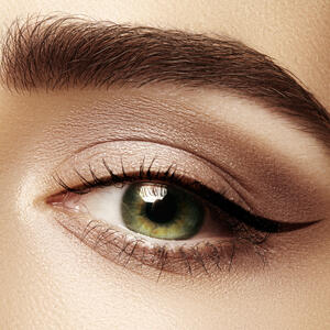 Protiv opuštenih kapaka i bora oko očiju: Ova MOĆNA VOĆKA zateže kožu i čuva zdravlje oka
