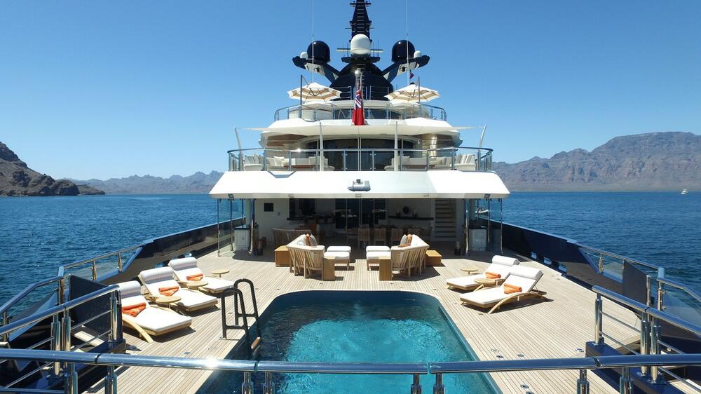 <p>Čuveni reditelj Stiven Spilberg rešio je da proda svoju luksuznu jahtu za neverovantnih 130 miliona dolara, a još uvek nije poznato ko će biti novi vlasnik ovog raskošnog broda.</p>