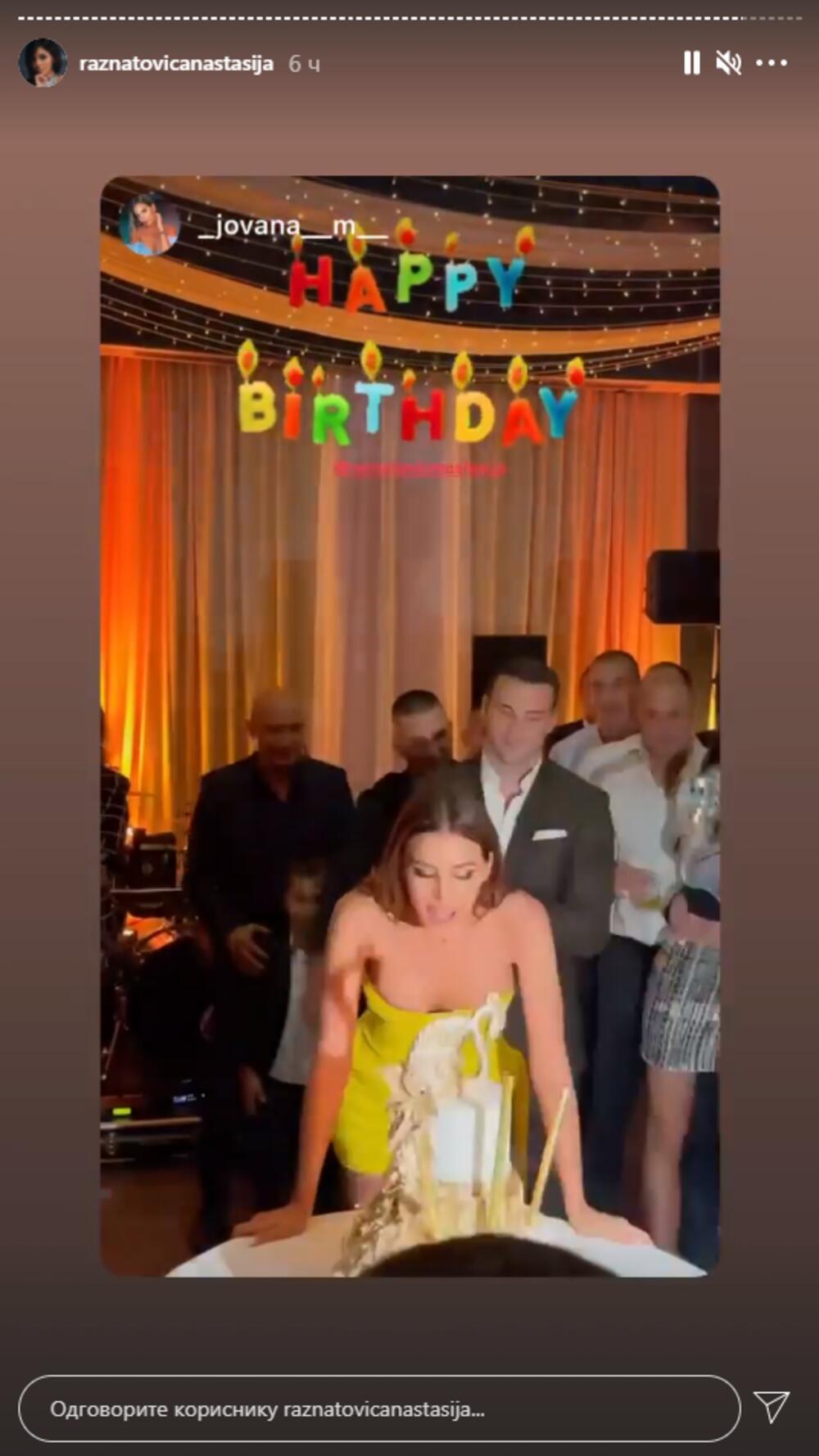 <p>Ćerka Svetlane Cece Ražnatović i pevačica sinoć je proslavila 23. rođendan</p>