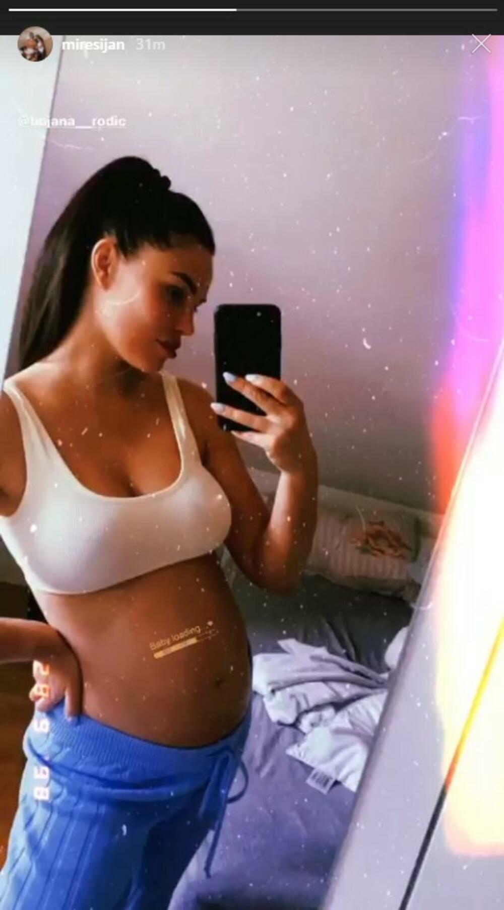 <p>Buduća majka Bojana Rodić ne deli često fotografije na kojima se vidi trudnički stomak, pa je njen izabranik Mirko Šijan novom objavom raznežio sve na društvenim mrežama.</p>