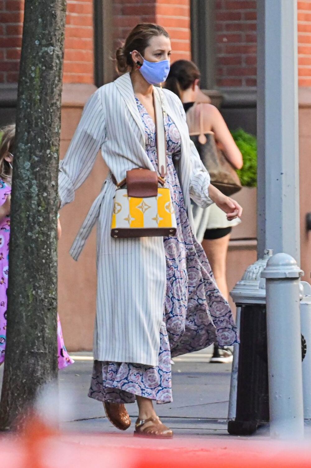 <p>Popularna glumica <strong>Blejk Lajvli </strong>demonstrirala nam je još jednu uspešnu <em>street style </em>varijantu s ulica Njujorka i njene modne izbore za period jesen/zima</p>