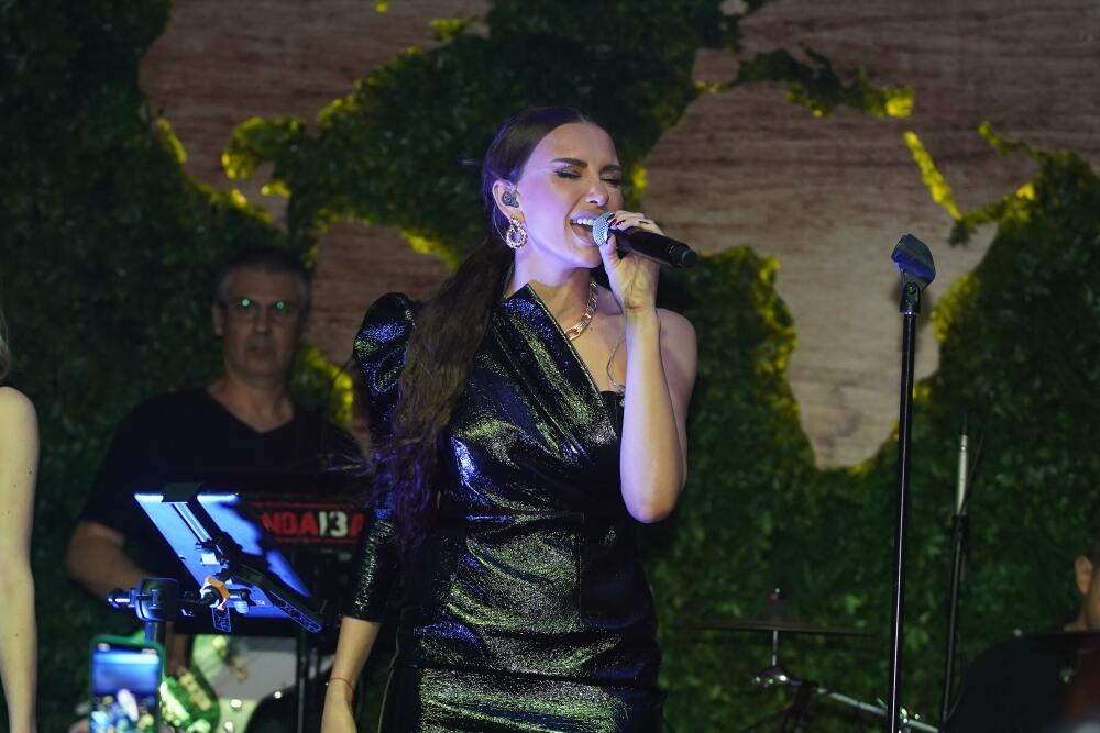 <p>Pevačica <strong>Emina Jahovi</strong>ć gostovala je u jednoj turskoj emisiji, a svojim rečima rasplakala je sve prisutne.</p>
