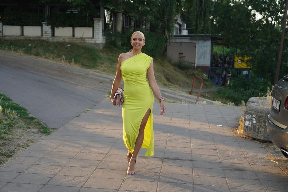 <p>Lepa pevačica Milica Todorović iz dana u dan skreće pažnju na sebe, između ostalog, i svojim modnim odabirima</p>