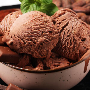 Domaće je uvek najbolje: Jednostavan recept za POSAN sladoled od čokolade sa višnjama