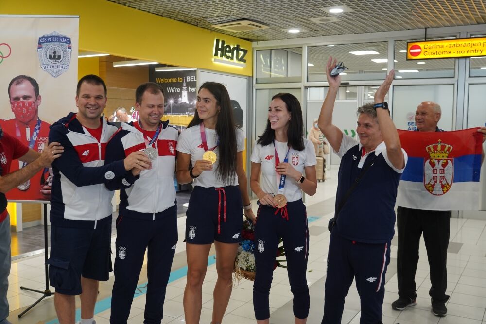 <p>Naši sportisti zablistali su na Olimpijskim igrama u Tokiju i učinili nas ponosnim! Milica Mandić, Damir Mikec i Tijana Bogdanović stigli su u Beograd, gde su ih svi dočekali uz ovacije!</p>