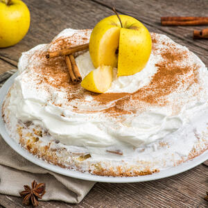 Pravi se TAKO BRZO i LAKO, a jede se U SLAST: Najjednostavnija keks torta sa jabukama (RECEPT)