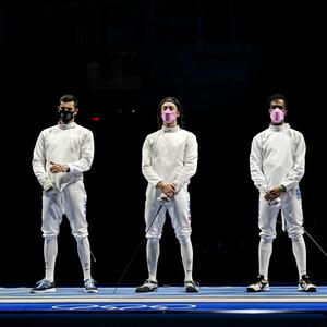 Olimpijske igre donele RASKOL: Trojica članova tima nosili su PINK maske, a jedan crnu — i razlog ima SUROVU SIMBOLIKU