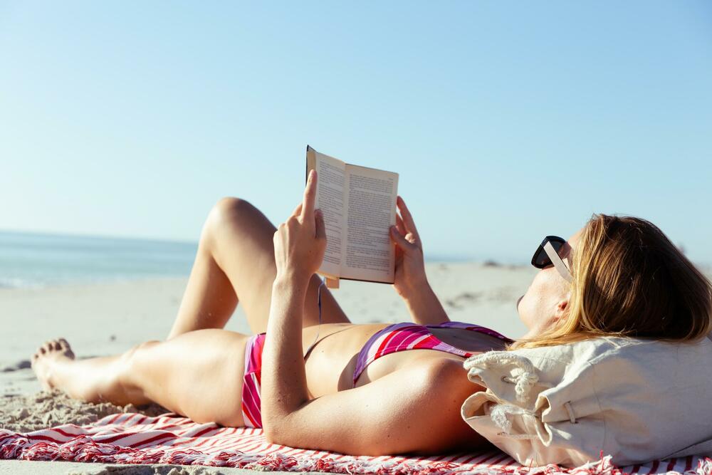 Čitanje, Knjige, Plaža, Sunčanje, Letovanje, Odmor, Sreća