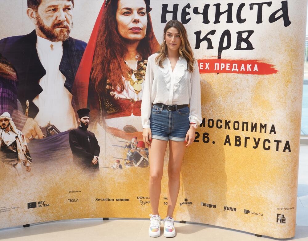 <p>Srpska glumica Anđela Jovanović pronašla je odličan način da bude odevena u skladu s prilikom udobno, ali i da joj letnja žega bude podnošljivija</p>