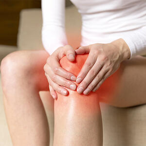 SPREČITE BOL U NOGAMA: Ako vas kolena bole od dugog sedenja, evo šta da uradite!