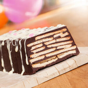 NITI se peče, NITI vam je potrebno više od NEKOLIKO MINUTA: Lenja čokoladna torta od svega 3 sastojka (RECEPT)