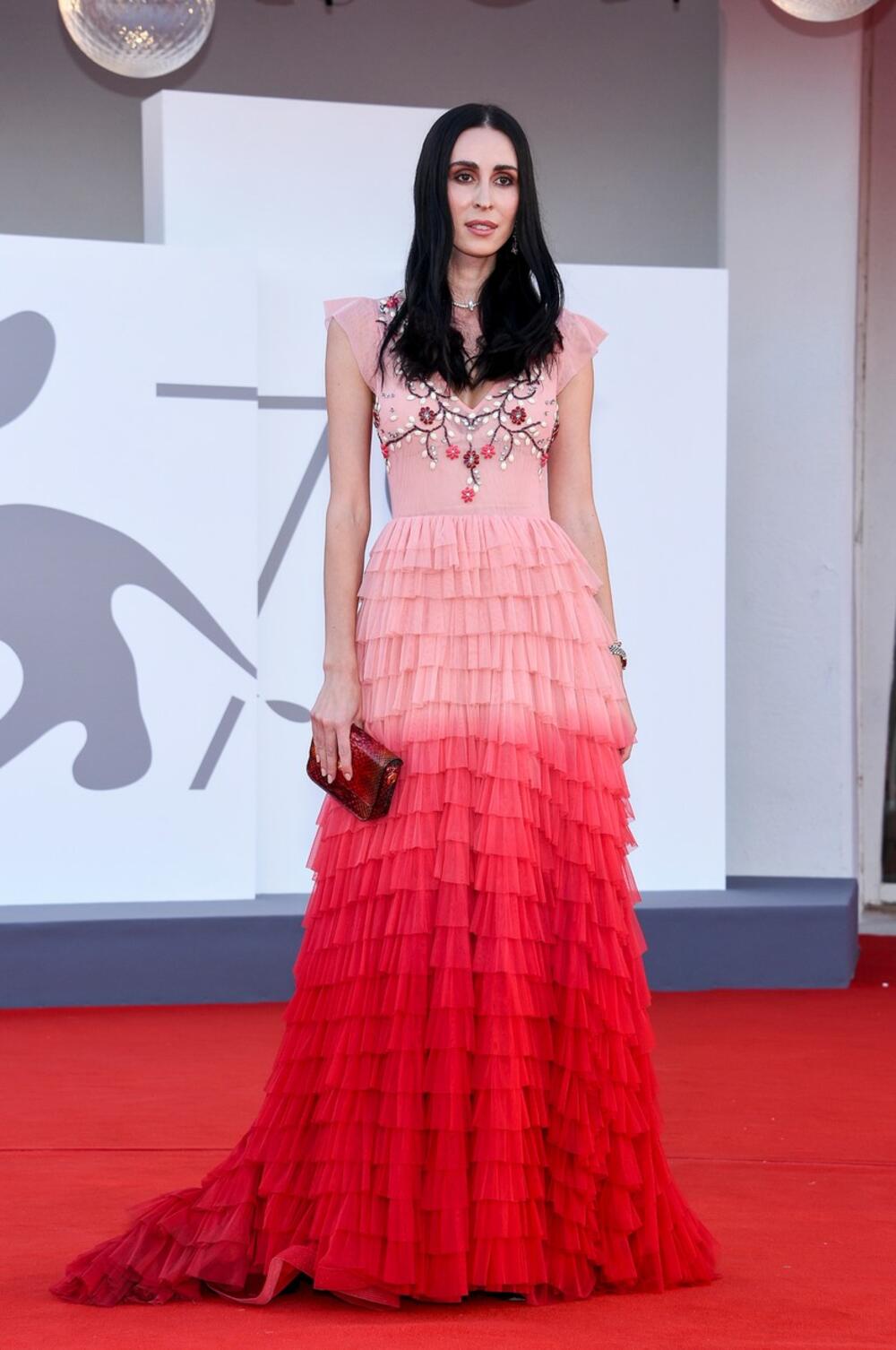 <p>Na drugoj večeri Filmskog festivala u Veneciji dame u crvenim haljinama privlačile su pažnju svojim izdanjima</p>