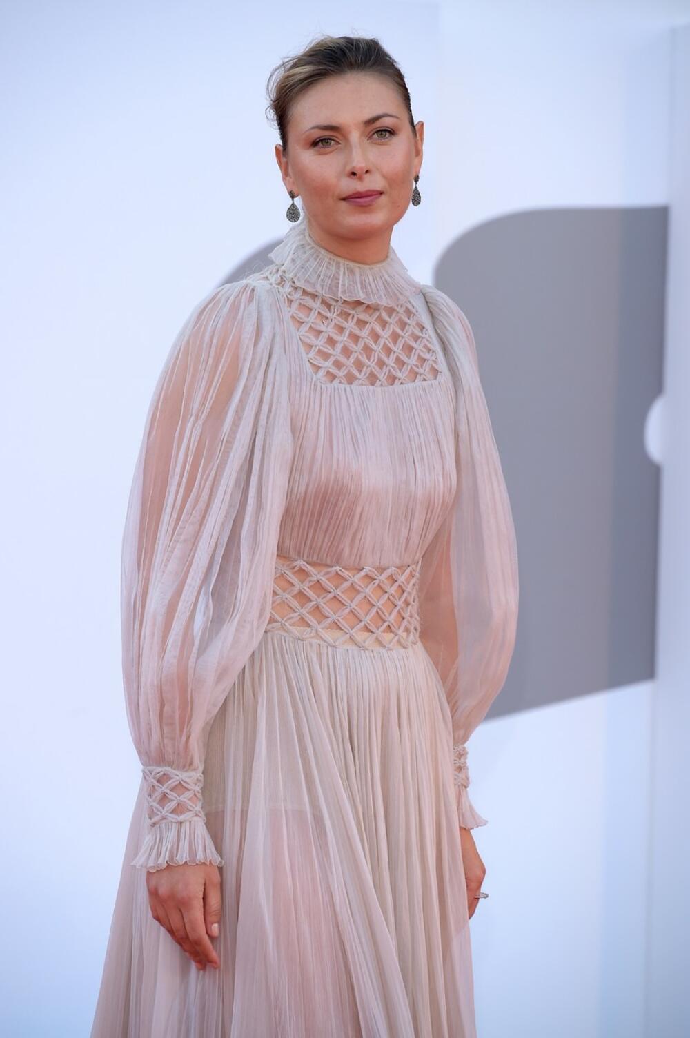 <p>Šarapova je odlučila da ponese skupocenu haljinu modne kuće Dior, koja je u potpunosti istakla njenu figuru i ten </p>