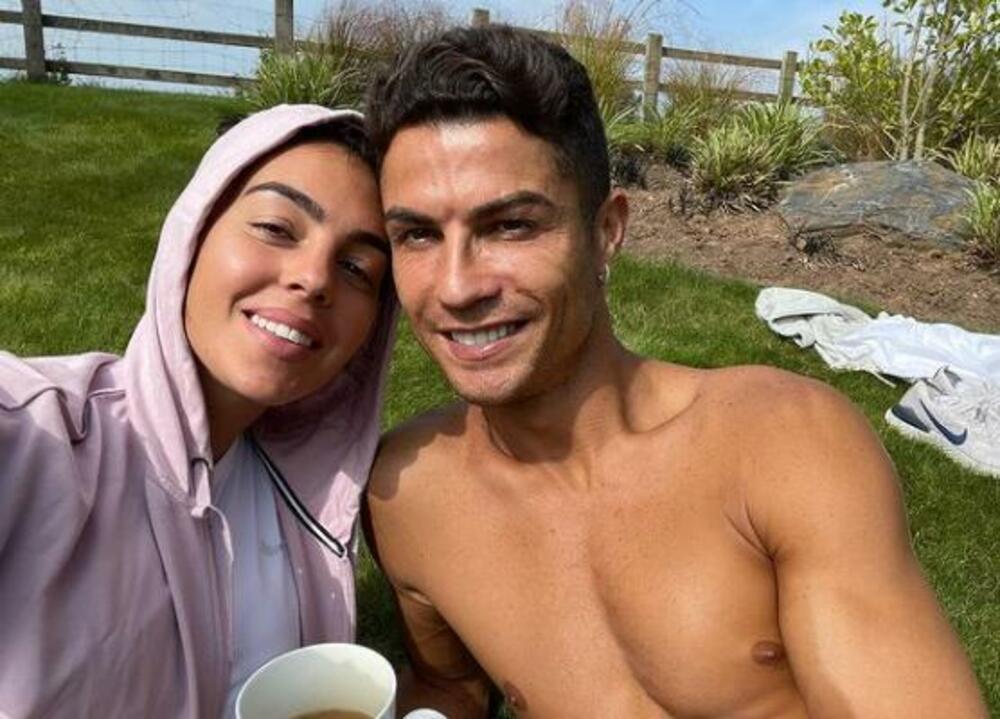Fudbaler Kristijano Ronaldo s verenicom Georginom Rodrigez