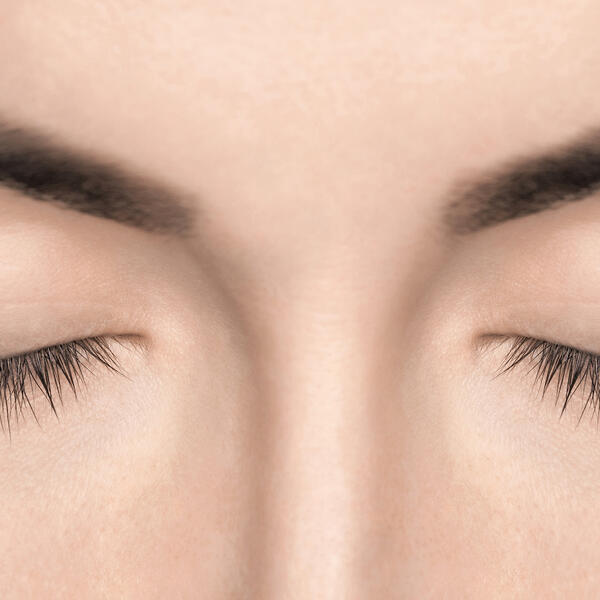 Trebaju vam smernice za savršeno našminkane oči? 5 saveta kako da pripremite kapak za šminkanje