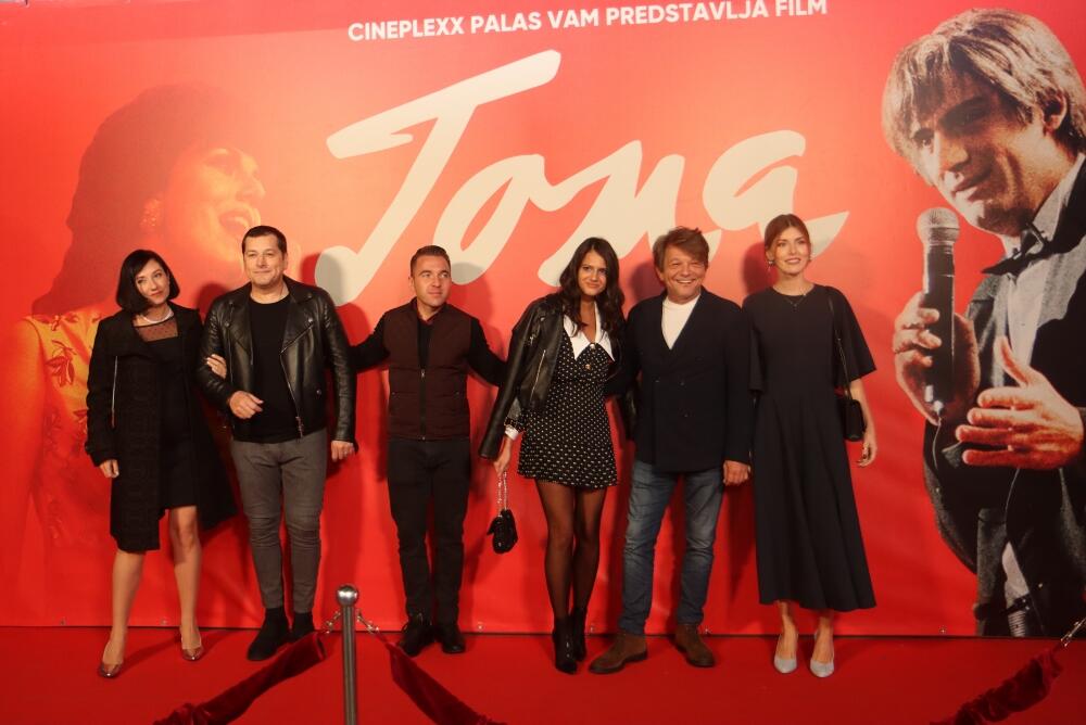 <p>Tokom proteklih mesec dana, glumica Tamara Dragičević bila je glavna zvezda crvenog tepiha, kako zbog svoje uloge Silvane Armenulić u filmu "Toma", tako i zbog činjenice da je bila besprekorno stilizovana</p>