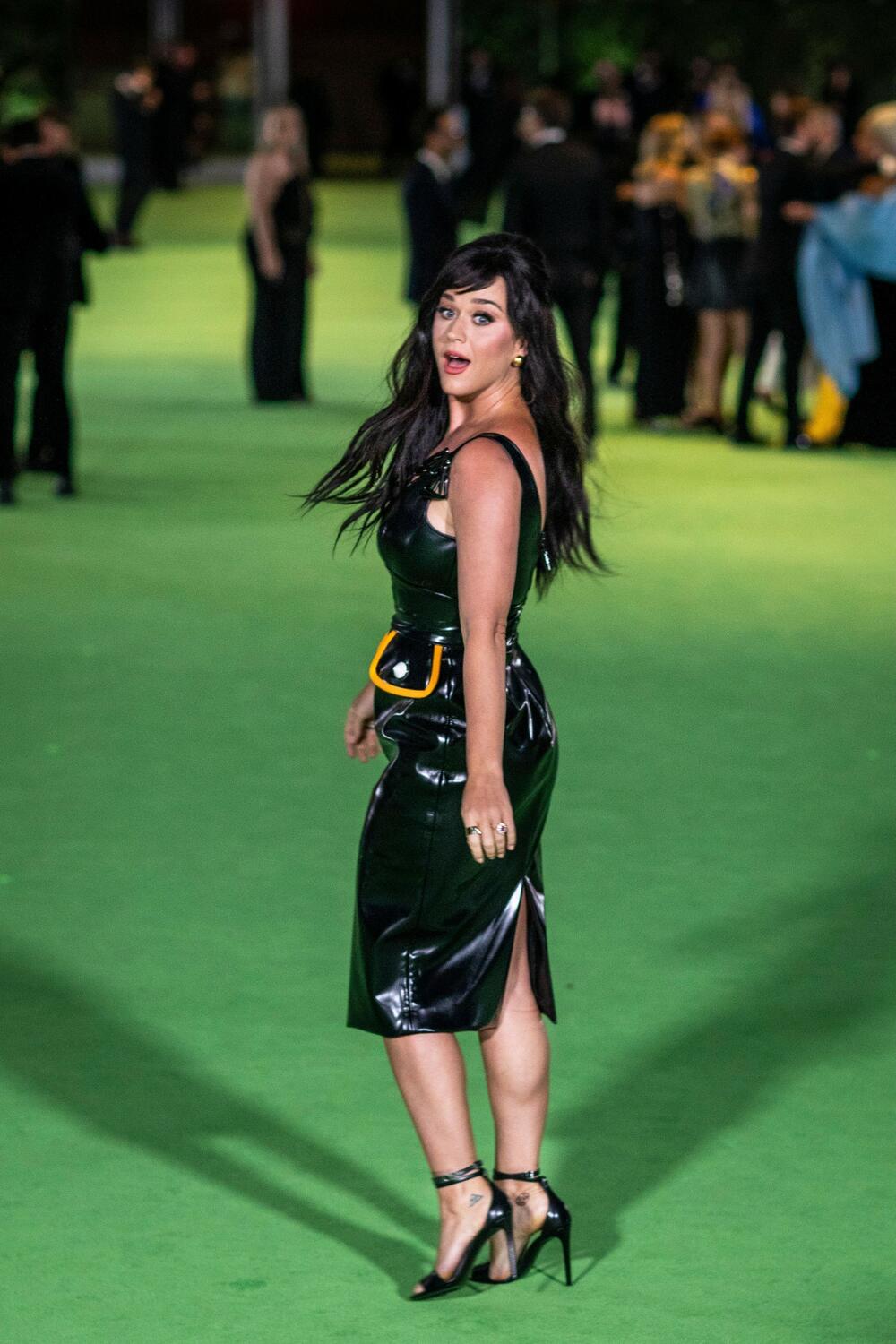 Keti Peri, Orlando Blum