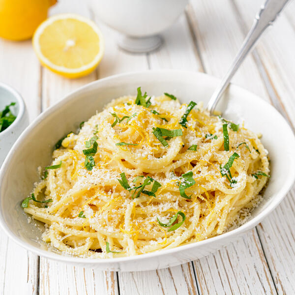 Potrebna su 3 MALA SASTOJKA i 15 minuta: Savršene špagete sa SPECIJALNOM AROMOM će učiniti vaš ručak NEZABORAVNIM