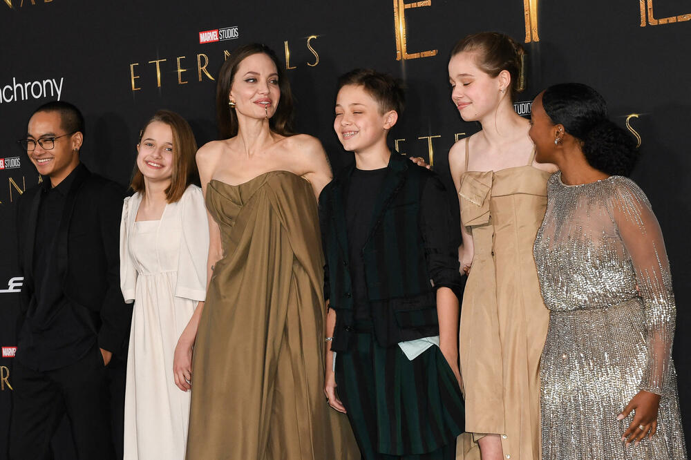 Anđelina Džoli s petoro od šestoro svoje dece na premijeri filma 'Eternals' u Los Anđelesu