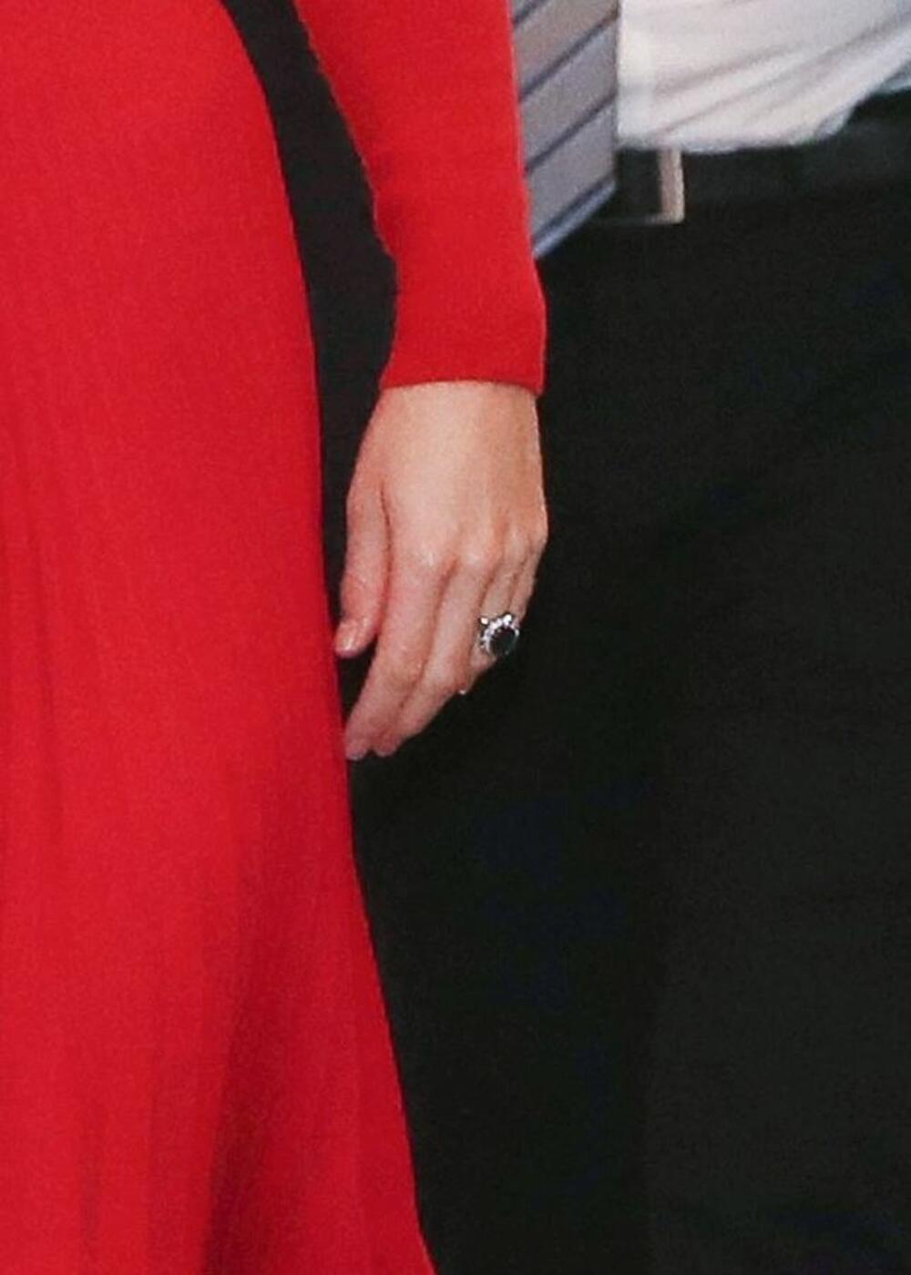 <p>Ne samo što je Čarlsovo srce uvek bilo rezervisano za Kamilu Parker nego je ona dobila i poseban prsten, iako je Dajanin neuporedivo poznatiji</p>