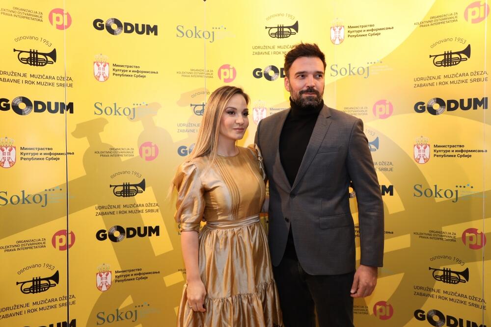 <p>"<strong>Jelena, nama aplauzi ne ginu</strong>", rekao je Ivan Bosiljčić nakon što je zaprosio svoju partnerku i sadašnju suprugu...</p>