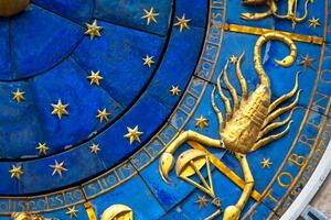 Godišnji horoskop za Škorpiju za 2025. godinu: Detaljna astrološka prognoza po mesecima (od januara do decembra)