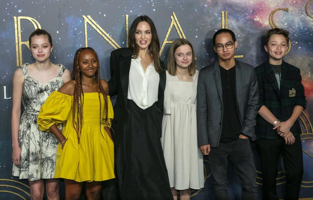 Anđelina Džoli s petoro od svoje šestoro dece na premijeri filma 'Eternals' u Velikoj Britaniji