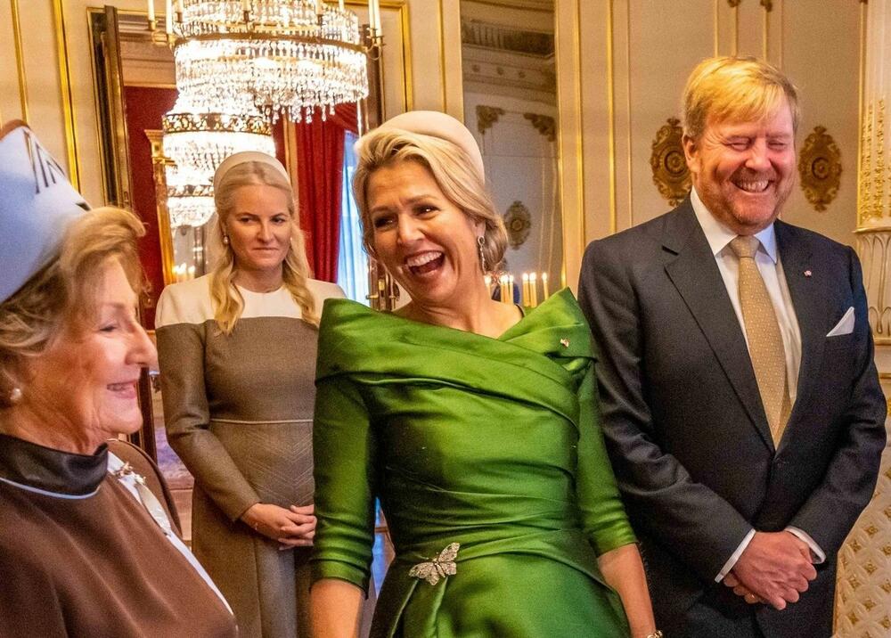 <p>Kralj Holandije Vilem Aleksander i njegova supruga Maksima stigli su danas u trodnevnu posetu Norveškoj, a već u prvom javnom pojavljivanju holandska kraljica je pokazala zašto važi za sinonim dobrog stila</p>