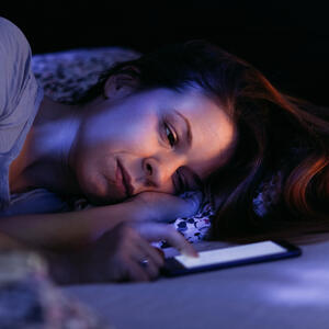 Posledice mogu biti RAZORNE: Koliko dugo pre odlaska u krevet ne treba koristiti mobilni telefon?