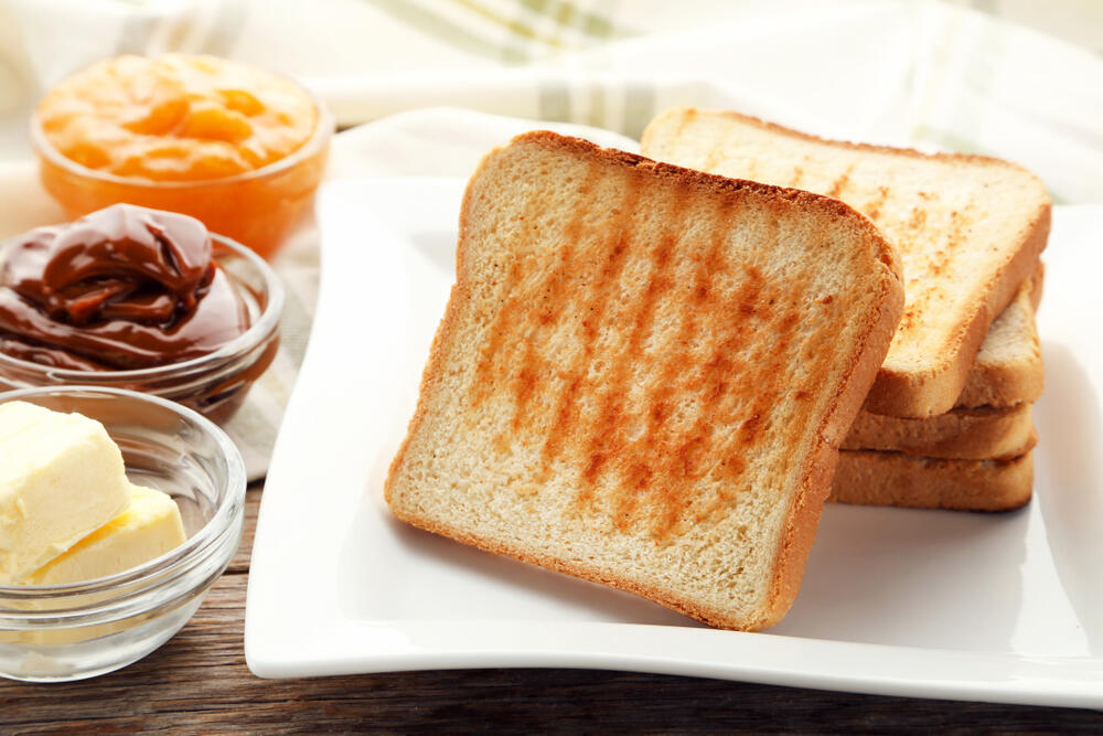 Beli tostiran hleb može pomoći kod simptoma stomačnog virusa