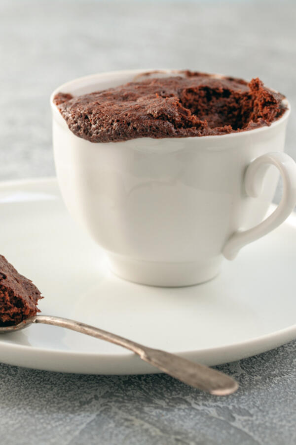 Bez jaja i uključivanja miksera: Recept za čokoladni kolač iz šolje koji je gotov za 10 minuta