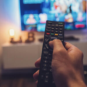 Informiše, zabavlja i pravi društvo: Na 4 načina nam televizija pomaže da pobedimo samoću i neznanje
