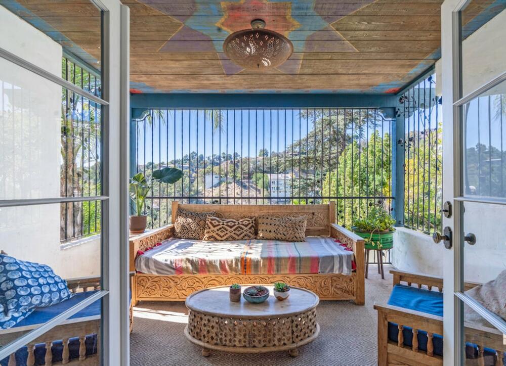 <p>Miša je za uređenje interijera angažovao eminentne dizajnere, a ova kuća ima posebne prostorije za pisce, meditaciju, hidromasažu.</p>