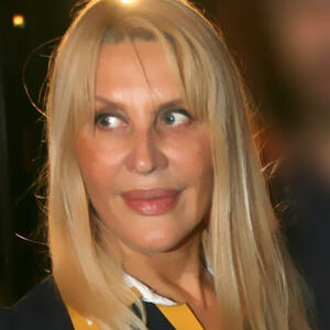 Kako izgleda Verica Rakočević bez šminke u 8. deceniji? Ne znamo da li će vas više oduševeti njeno lice ili komentar