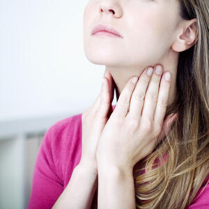 U 90 odsto slučajeva je — ISTI UZROK: 8 stvari zbog kojih može da vas boli grlo