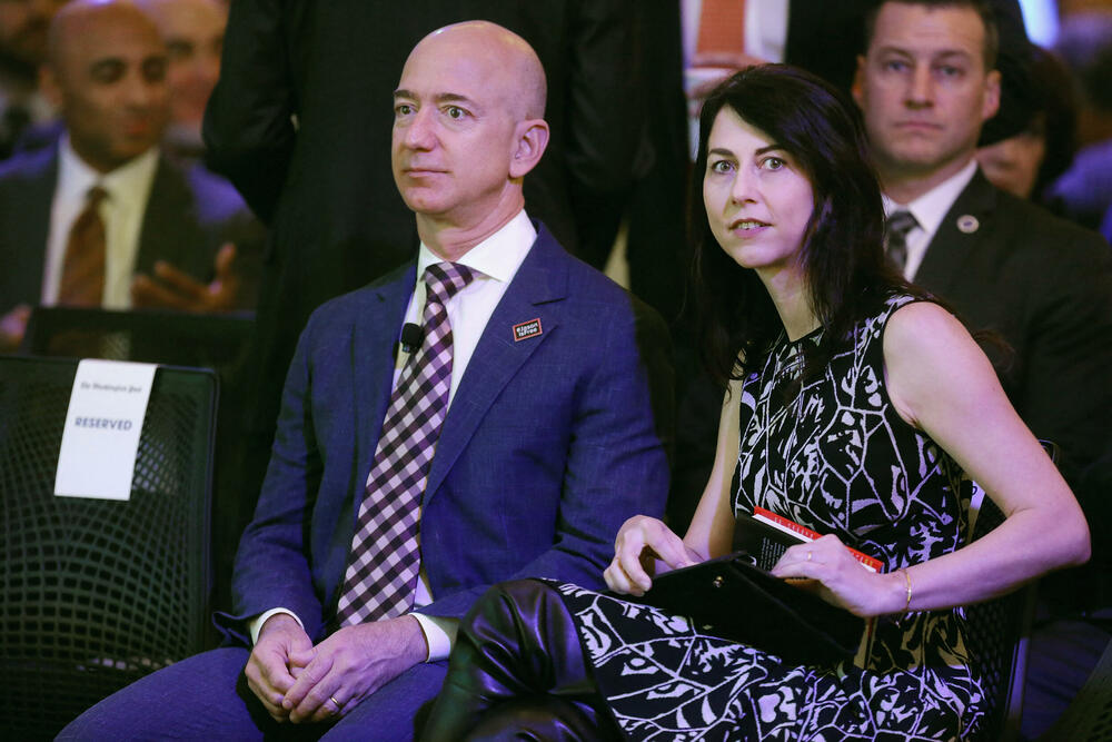Džef Bezos tokom braka sa prvom suprugom Mekenzi Skot