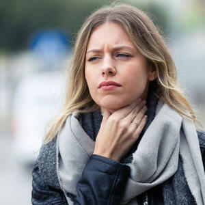 Kada je bol u grlu znak GNOJNE ANGINE? Simptomi na koje posebno treba obratiti pažnju tokom jeseni i zime