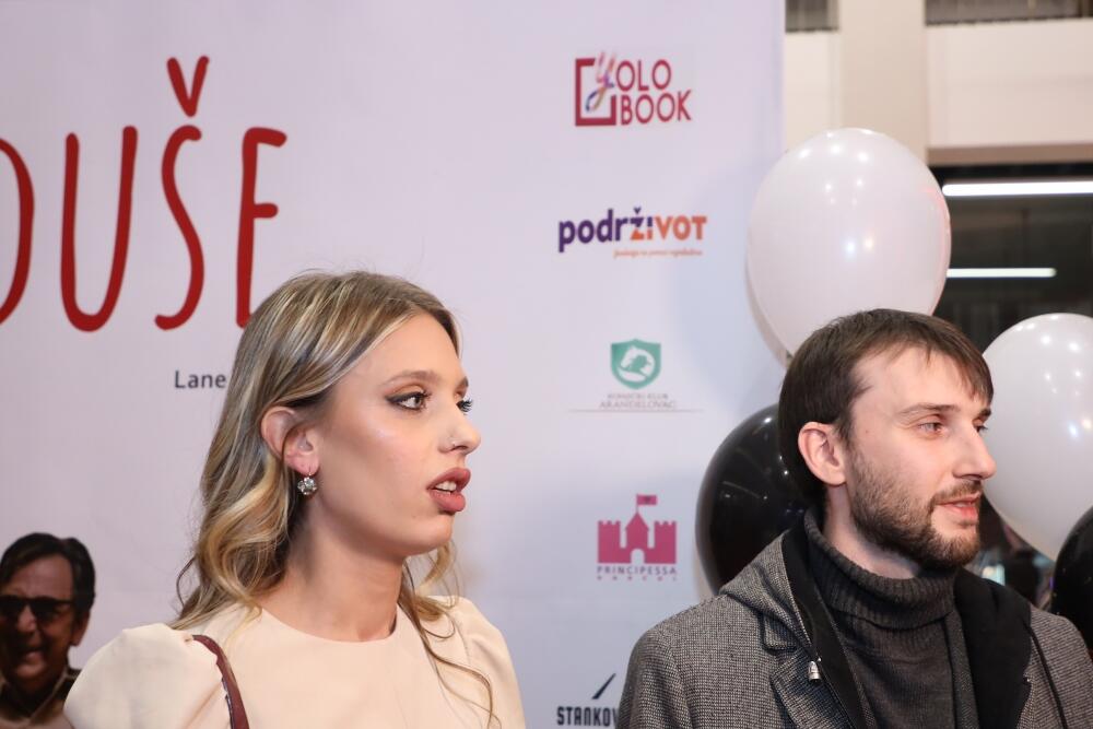 <p>Lepa Lana Radošević predstavila je beogradskoj publici svoj prvi film "Čistač duše".</p>