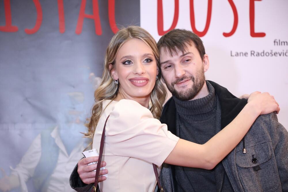 <p>Lepa Lana Radošević predstavila je beogradskoj publici svoj prvi film "Čistač duše".</p>