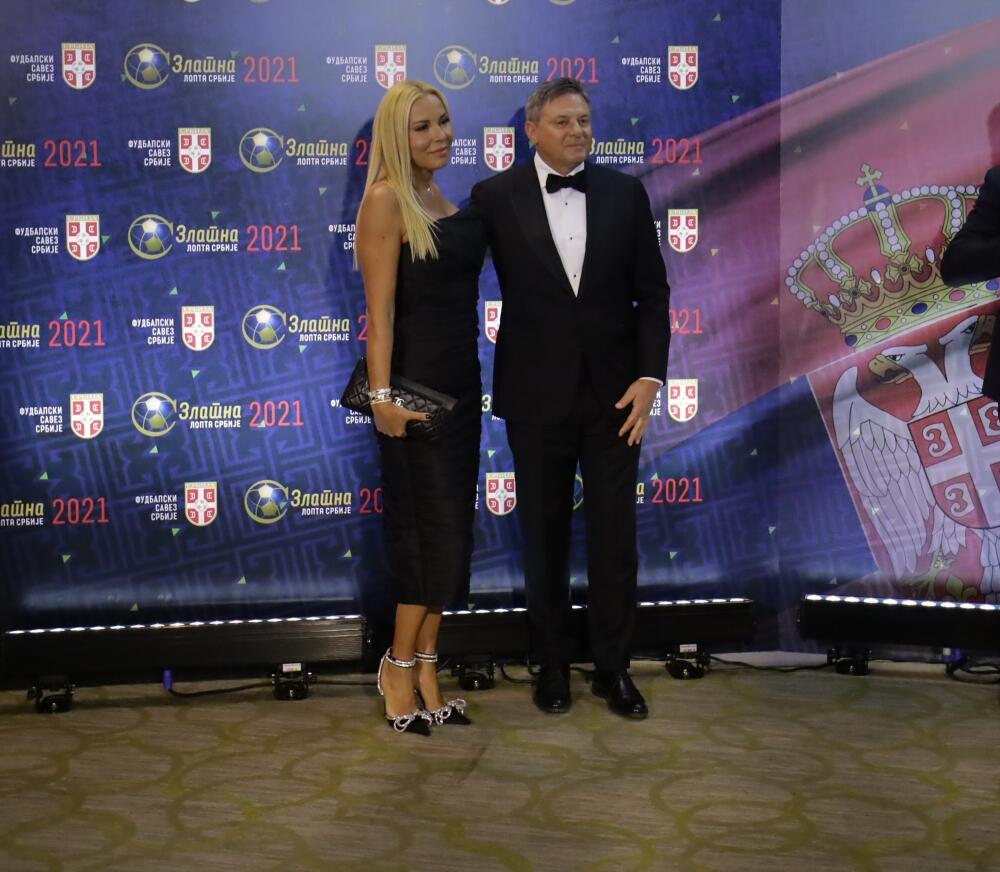 <p>Održana je tradicionalna svečanost Fudbalskog saveza Srbije "Zlatna lopta", na kojoj se dodeljuju nagrade istaknutim pojedinicima u tekućoj godini, u Kristalnoj dvorani hote Hajat.</p>