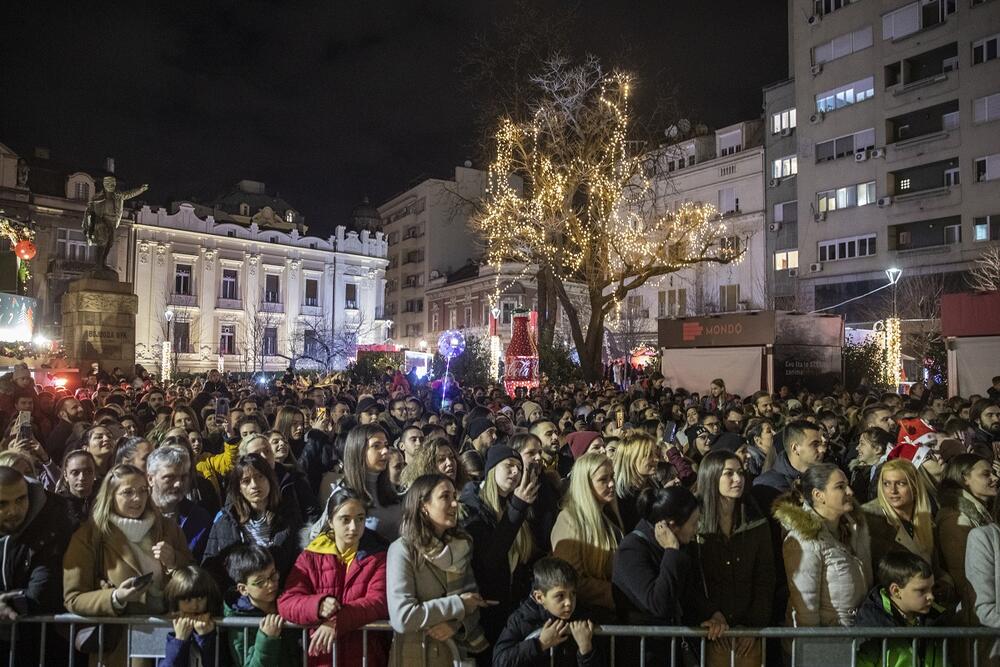 <p>Sjajnu zabavu na Starogradskoj zimi sinoć je priredio Sergej Ćetković!</p>

<p>Park vojvode Vuka u petak uveče bio je ispunjen sjajnom atmosferom i pozitivnom energijom. Jedan od najpopularnijih i najkvalitenijih pop pevača Sergej Ćetković održao je obećanje i priredio koncert za pamćenje u kom su uživali brojni posetioce Starogradske zime.</p>