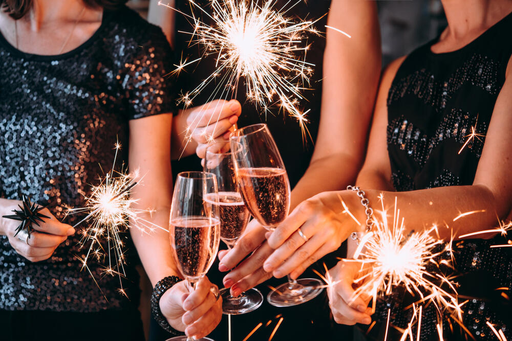 Nova godina, Žurka, Šampanjac, Sreća