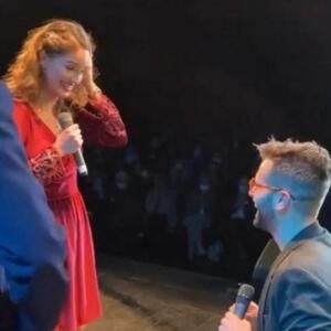 Romantično iznenađenje kad se najmanje nadala: Anju Alač dečko zaprosio usred predstave! (FOTO)