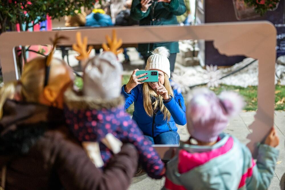 <p>Starogradska zima nastavlja da beleži brojne uspomene posetiocima, a svi ljubitelji dobre fotografije mogu da učestvuju u foto konkursu i osvoje vredne nagrade!</p>
