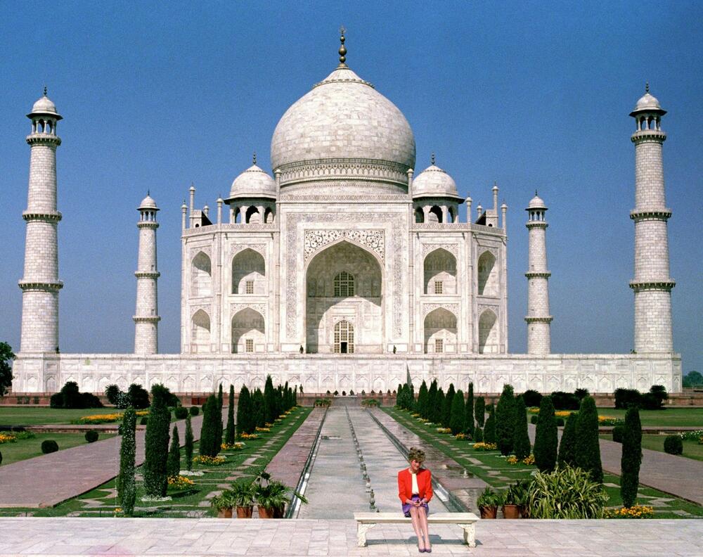 Princeza Dajana ispred Tadž Mahala